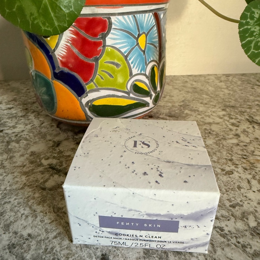 Fenty Beauty Cookies N Clean Detox Mask - White and Gray